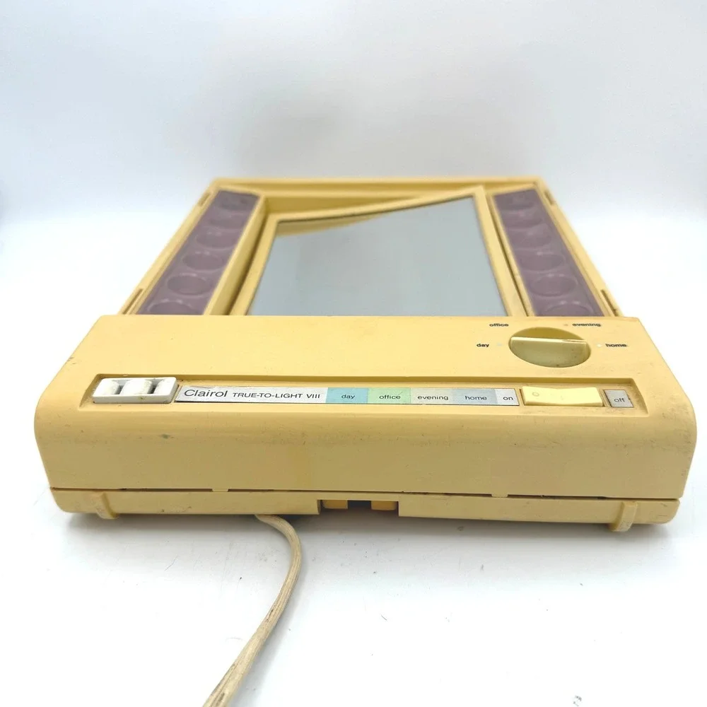 Clairol True-to-Light VIII Makeup Mirror Vintage Tan 4 Light Settings LM-8
